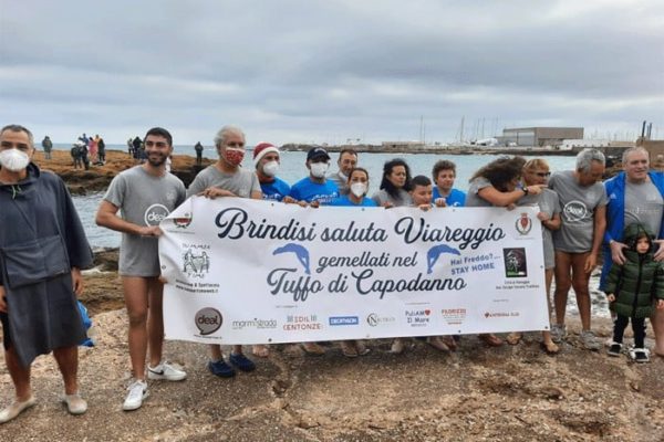 Tuffo-di-Capodanno-Saluto Viareggio